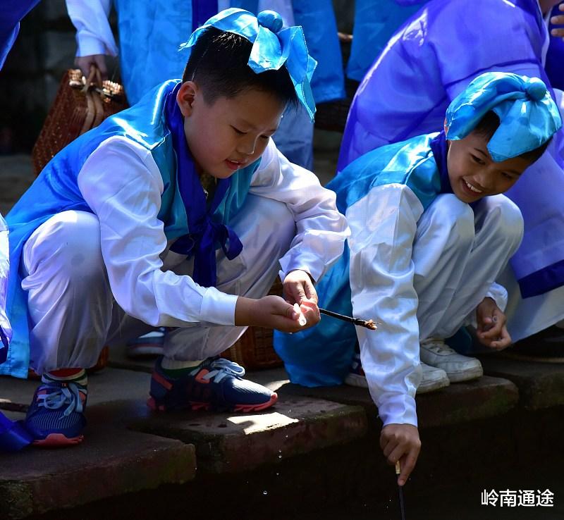 我是一个
生, 社会有想象得那么好吗? 越努力的人越幸运!