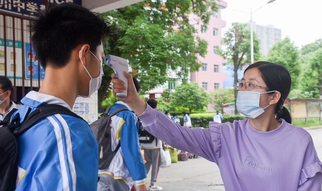 甘肃: 疫情反弹, 两地中小学生暂缓返校复课, 但有好消息的带来