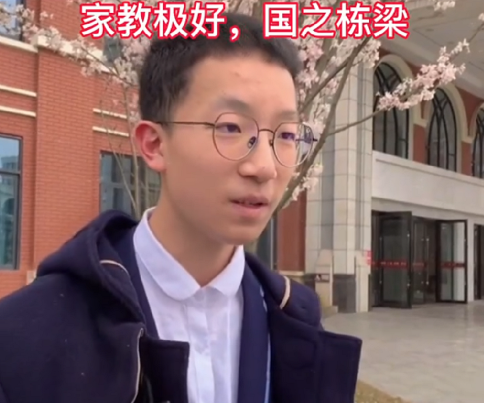 高中学霸坚称以后不出国, 跟家庭教育有关, 父母的威胁很是霸气