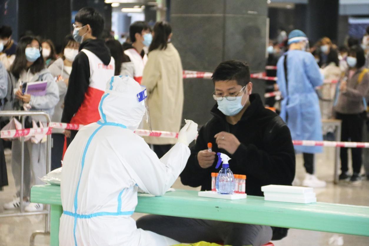 不惧风雨、同心抗疫! 广科大开展全员核酸检测, 守护师生健康