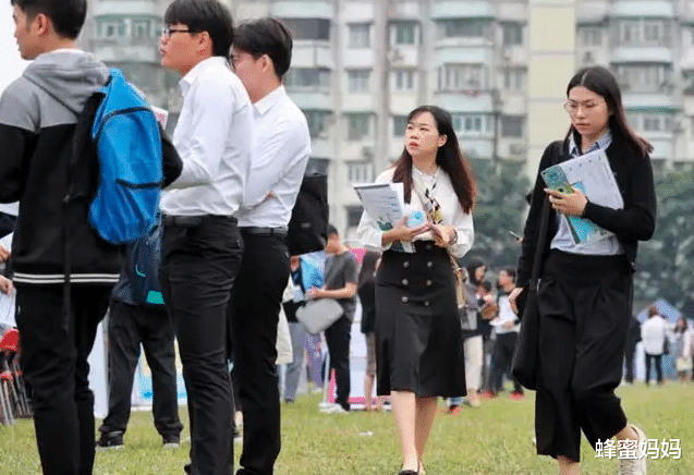 多所高校发布考研破格复试政策，最多可降10分，大学生要把握机会