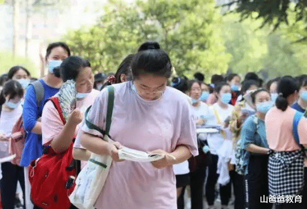 在校生良心劝告, 最好别报这3大专业, 毕业后几乎难以找到工作