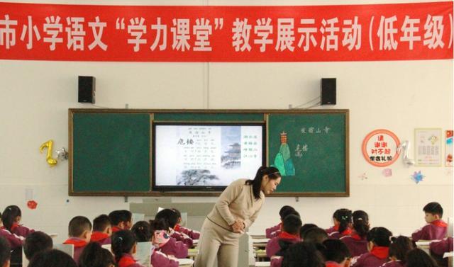 中小学教师圈成“女儿国”, 男老师都去哪了? 背后原因很现实