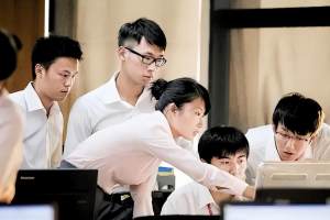 云南一护理专业学生, 被学校分到电子厂实习, 多次请假被拒后猝死