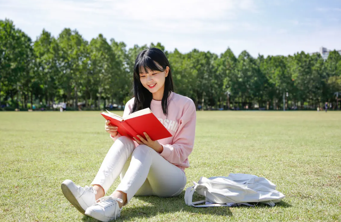 未来5年依旧“吃香”的专业, 很适合女同学选择, 待遇方面很可观