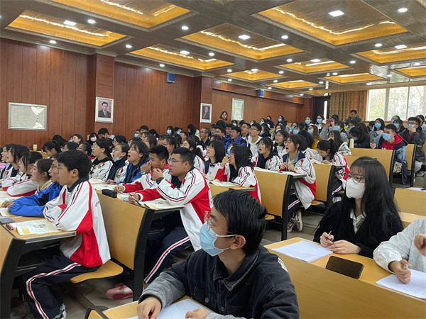 引领赋能促提升——阿坝师范学院联合汶川中学开展教学实践周活动