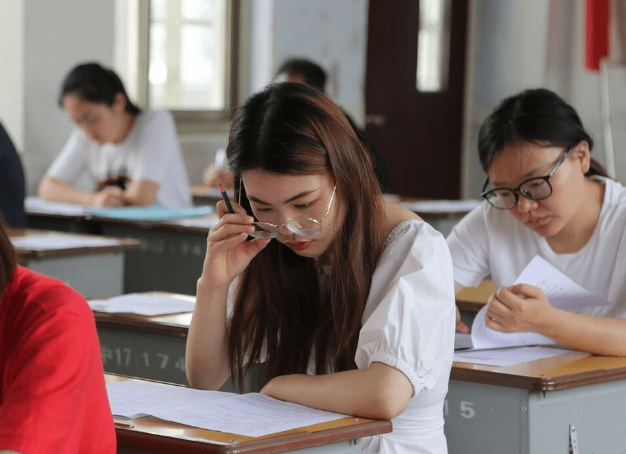 好消息“从天而降”, 学生有望免试入选公务员, 起步就是干部级别