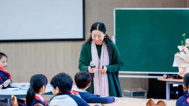 教师在编却不在岗“变相吃空饷”, 会有两个危机产生, 该整顿了