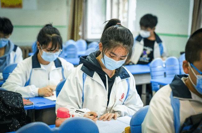 女孩考上这4所大学, 可以避免毕业转行, 且未来发展不输男孩子