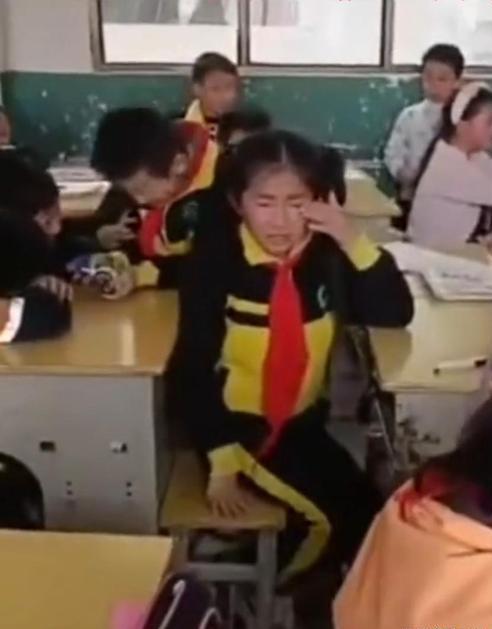 清明节3天小长假突然取消, 学生在教室哭成一片