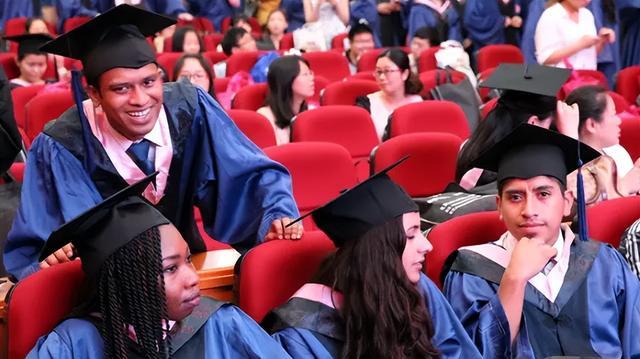 留学生在华待遇惹热议, 生活一片混乱, 奖学金却是国内学生好几倍