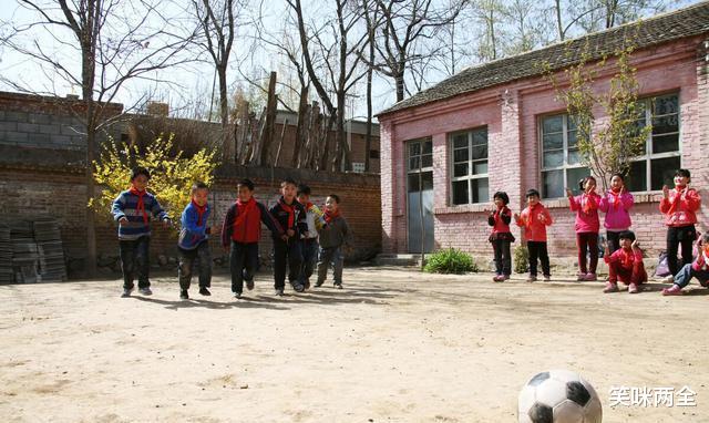 乡村小学逐渐消失, 农村娃大量进城读书, 未来的农村靠什么留人?