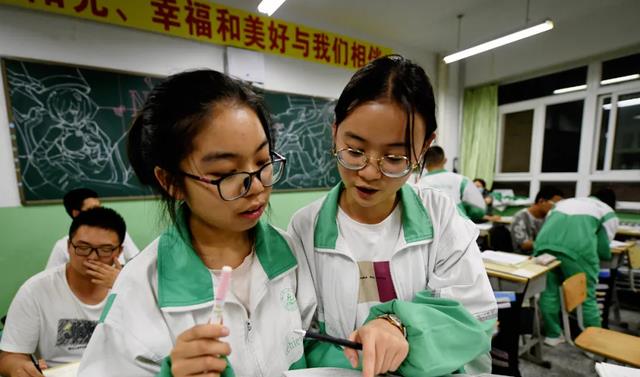 安徽中学生宿舍内被打死, 如今和父母天人永隔, 打人者背景引争议