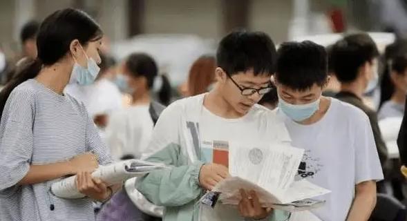 社会学家提出建议: 男生尽量在大学找到对象, 听完原因恍然大悟