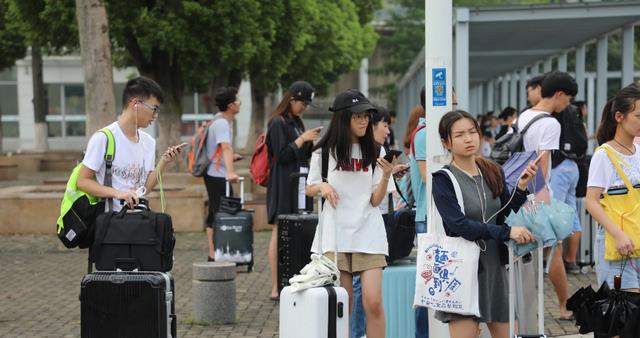 南京迎来这个好消息! 小学生即将开始线下教学, 家长: 终于送走了