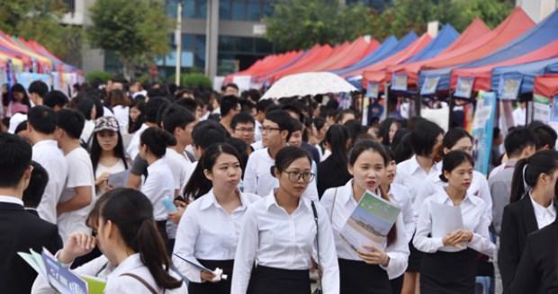 湖南高校一学生找工作时, 被公司人事骂垃圾, 学历歧视仍然盛行