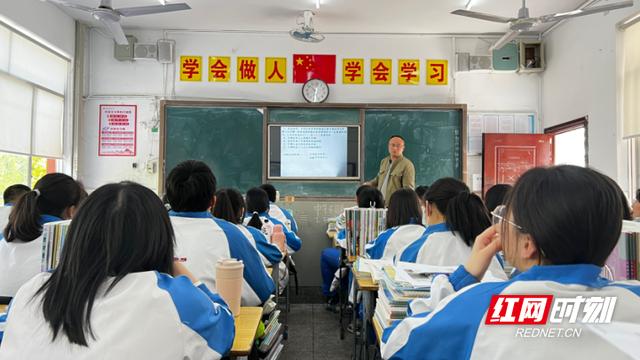 岳阳市外国语学校开展青年教师习题讲评课研讨活动
