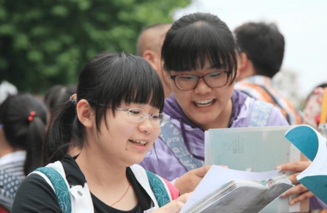 清华北大宿舍VS哈佛剑桥宿舍, 大多数学生选择都一致: 清华!