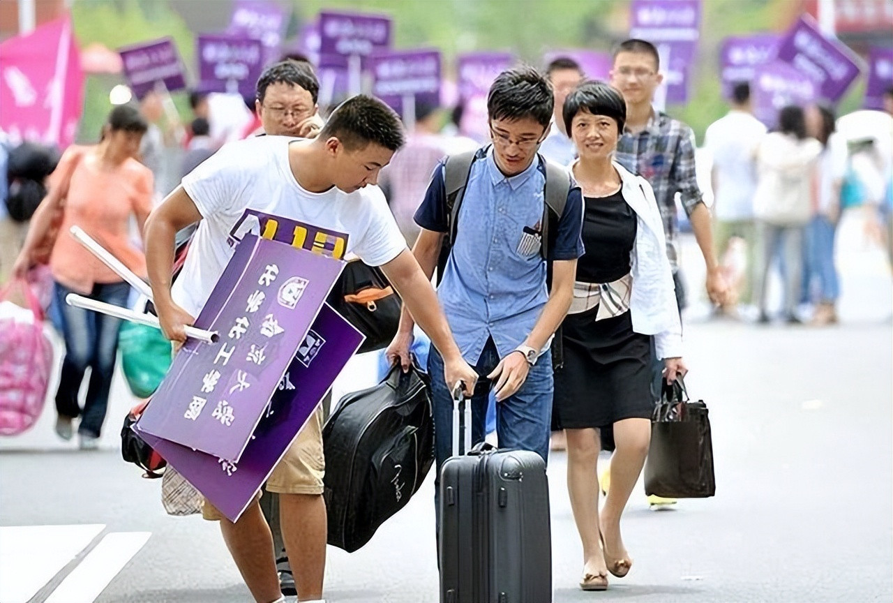 大学男生半夜哭诉“不想住宿”, 原因有点尴尬, 不少大学生共情了