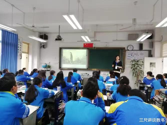 老教师告诫子女, 不要轻易回来当老师, 得知原因以后懂了