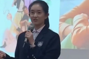 重庆一女生参加英语演讲比赛, 落落大方又自信, 评论区却酸味十足