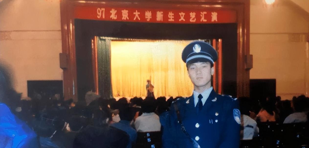 25年前考上北大的保安今何在? 已是职校校长, 网传让学生下矿挖煤