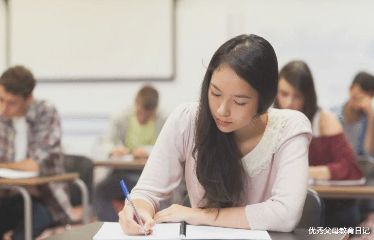 年轻一代的标杆! 女大学生放弃双一流的保研资格, 毅然赴乡村支教