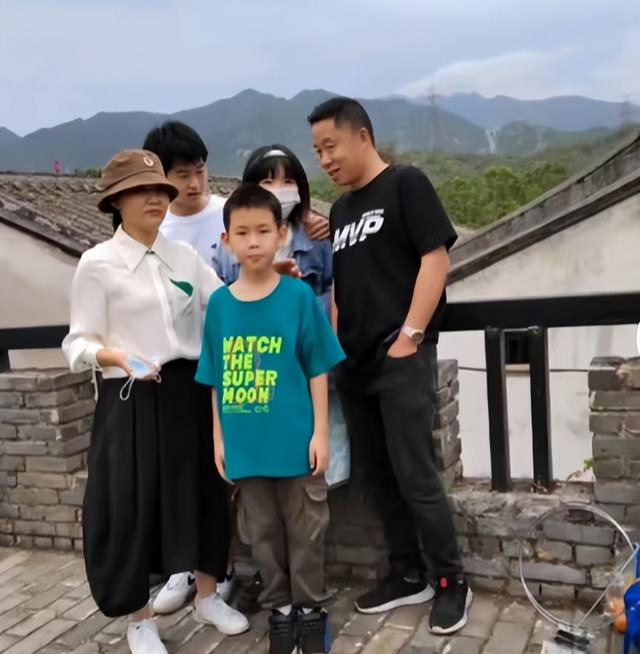 孙卓妈妈成立传媒公司, 难怪父女成“合伙人”, 财商教育引发关注