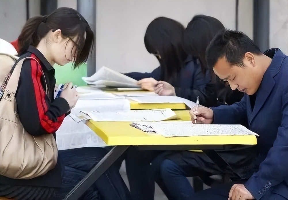 考研越来越难, 这些学校却坚持“降分录取”, 普通学生们不要错过