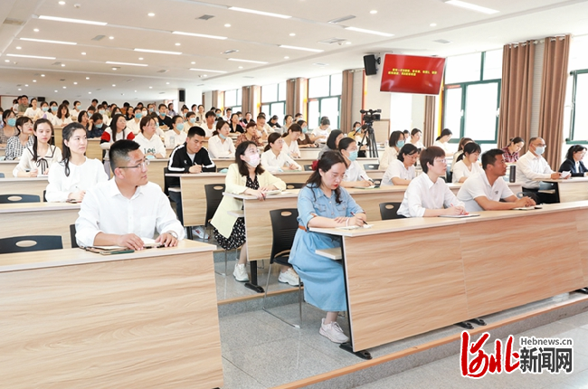 石家庄市第四十四中学开展班级管理实践研讨会