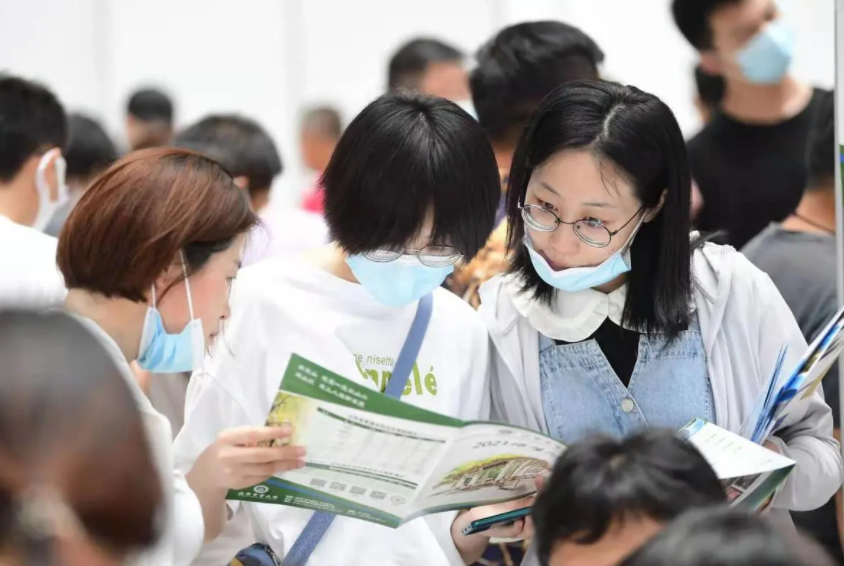 国内“实惨”的211大学, 过本科线就能上, 却因名字“少人问津”