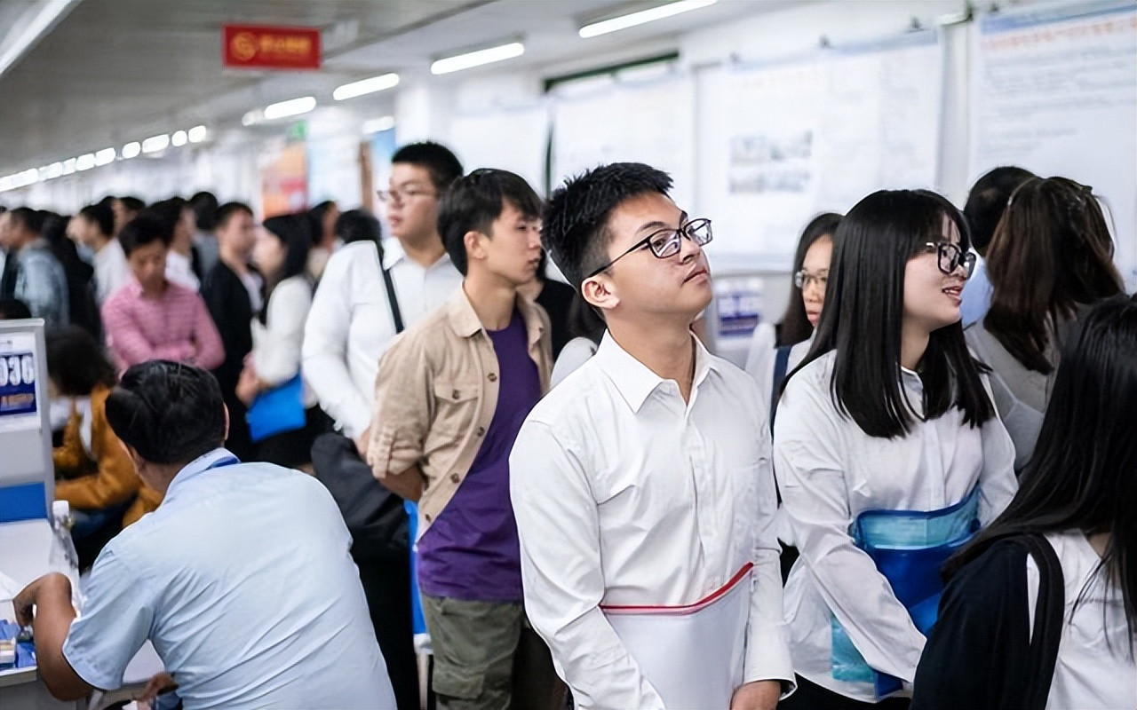 又一国企公开招聘, 月薪8000起, 待遇不输公务员, 22毕业生注意了