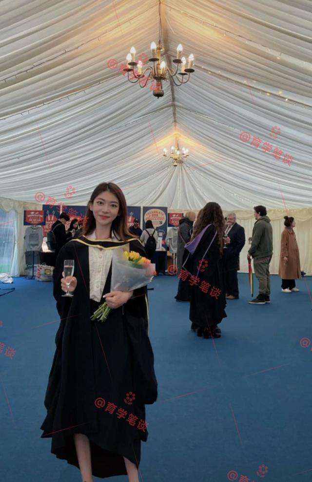 国外大学毕业典礼, 中国女留学生排队“盖帽”引热议, 女生回应了
