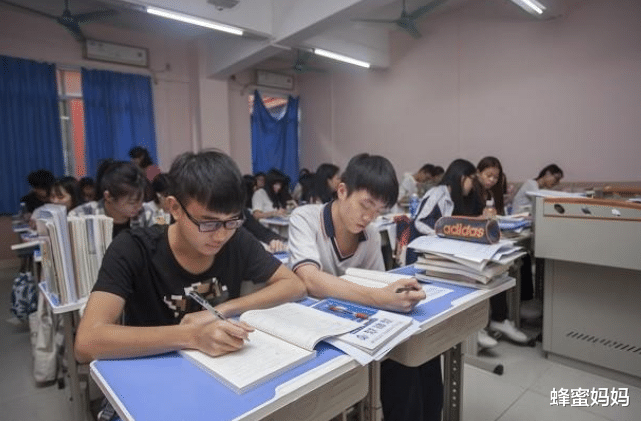 不同专业大学生的“手”, 看第一眼有些好笑, 第二眼惹人心疼