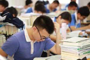 广东阵容最“豪华”的中学, 32人考上清北, 教师履历更是不简单!