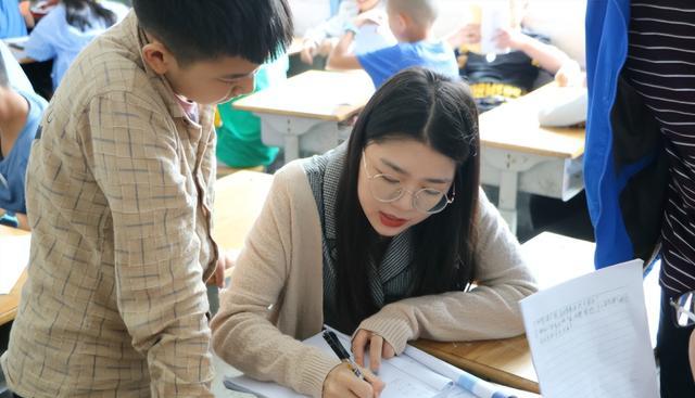 雷竞技raybet即时竞技平台
生是否有“大学命”, 两科成绩就能见分晓, 原因其实很简单