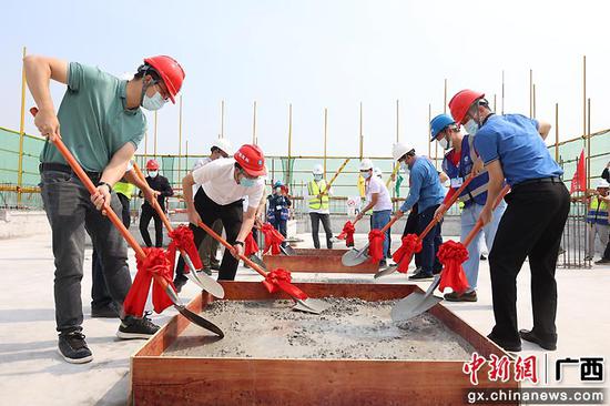 广西建职院新校区项目第一栋楼主体结构封顶