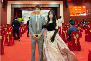 北京“贵族学校”成人礼, 男生西装女生晚礼服, 每年学费高达20万