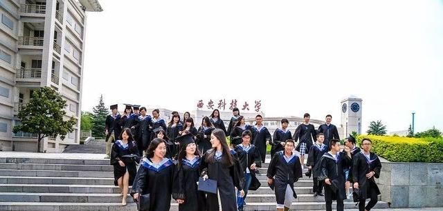 “垃圾终归是垃圾”, HR对大学生恶言相向, 爽文结局大快人心!