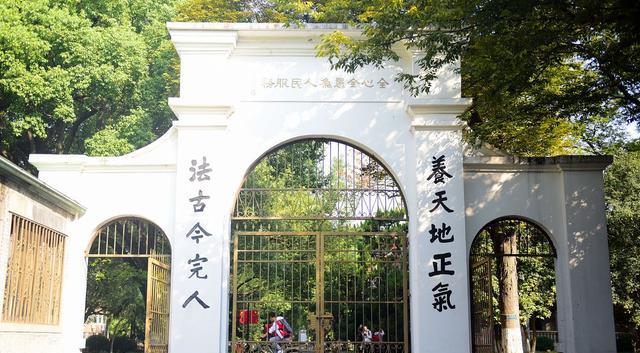 “新式拆分”: 三家医学院在大学名义下恢复“独立建制”!