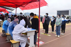 辽宁一学校出现疫情, 300多名学生确诊, 家长又急又气