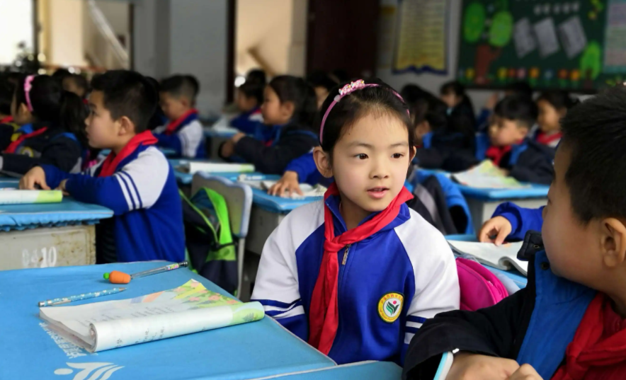 暴雨来袭! 广西一地中小学紧急停课通知。家长: 一波未平一波又起