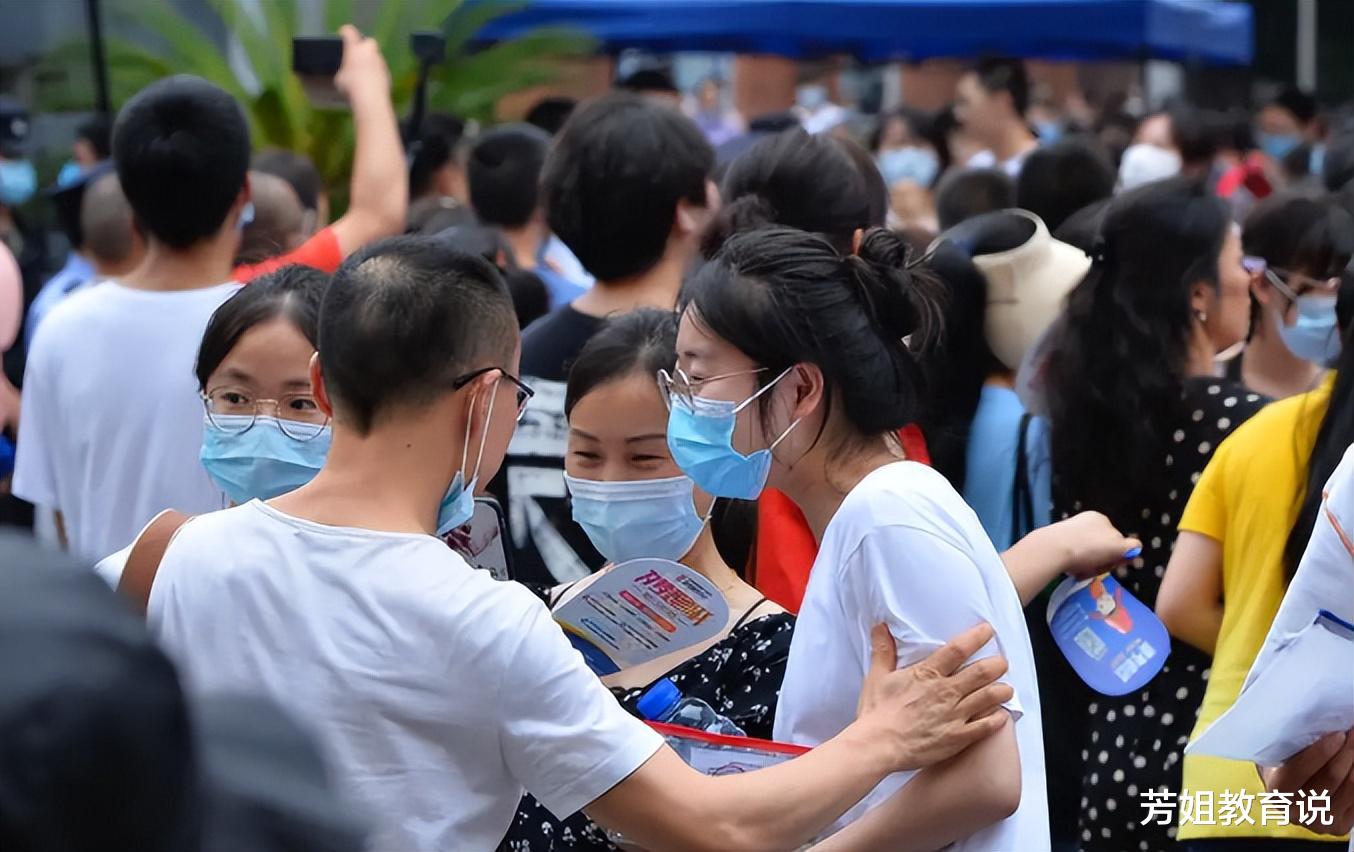 学生们都还在备战高考, 辽宁却有两名学生早已收到清北的offer, 祝贺