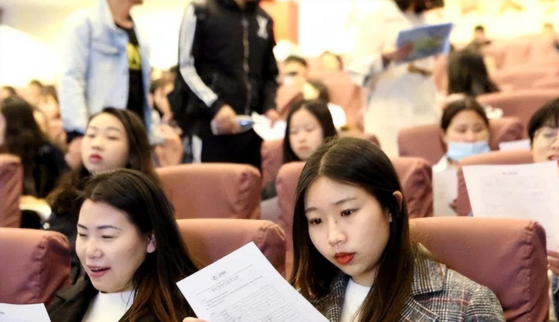 河南一女大学生晒母女照, 女儿完败妈妈, 果然没有对比就没有伤害