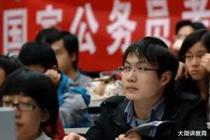体制内迎来“降薪潮”, 深圳教师招聘首次遇冷, 报名人数下跌九成