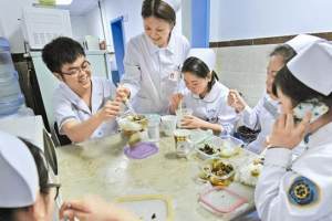 杭州一体制内护士自爆薪资, 看到年薪后网友傻眼: 超出我想象