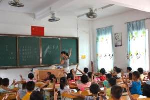 上海地区教师晒“工资单”, 与农村地区相比较, 差距显而易见