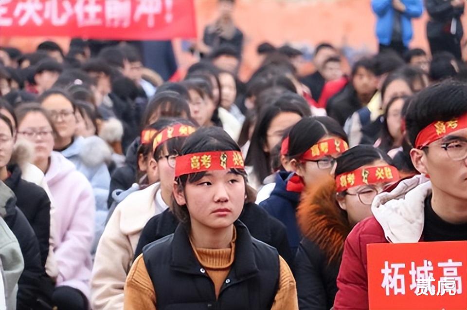 处理后续来了! 因老师疏忽错过高考报名的学生, 校方表示: 正常考