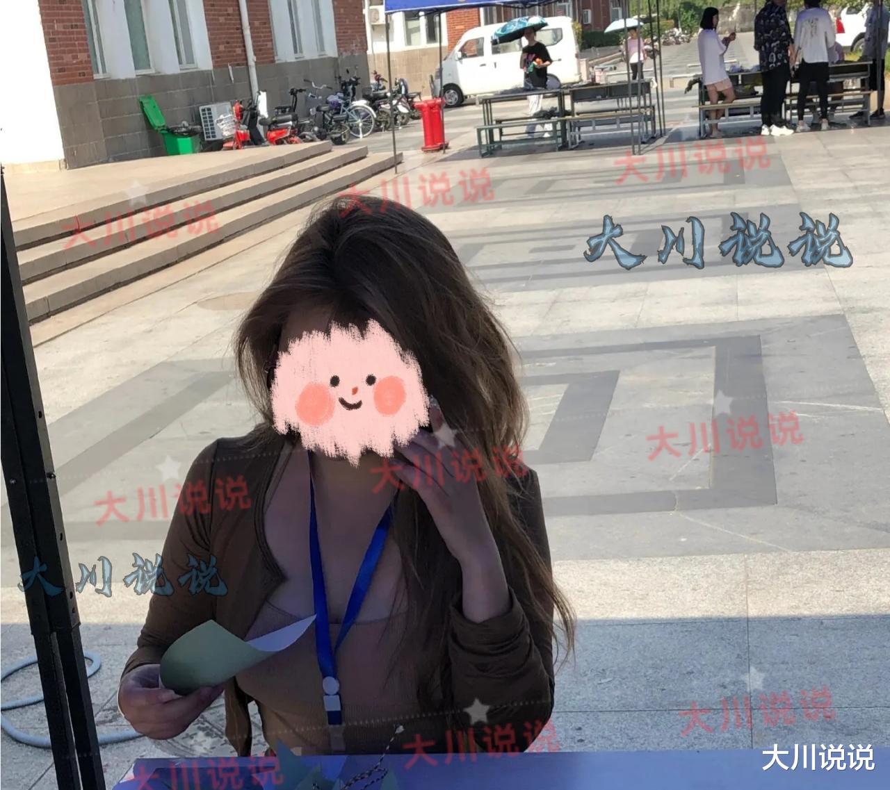 安徽一女大学生被喊女神, 微胖身材受欢迎, 网友: 比招生简章管用