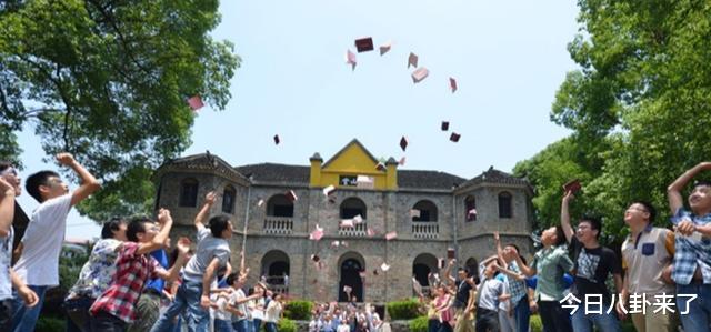 今年高考数学究竟多难? 学霸都拿草稿纸擦泪, 有关单位对出题回应